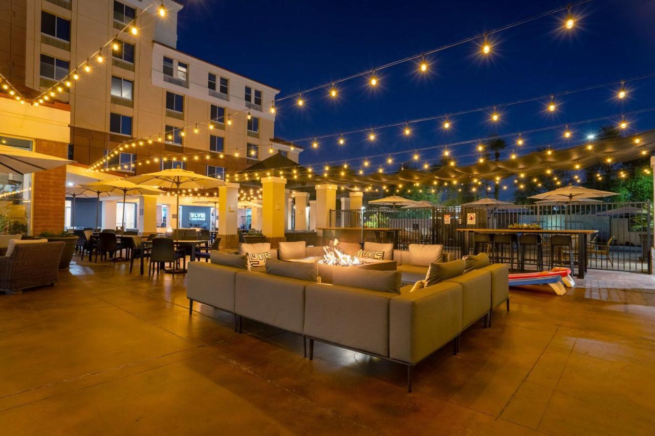 Hilton Garden Inn Scottsdale Old Town Exterior photo