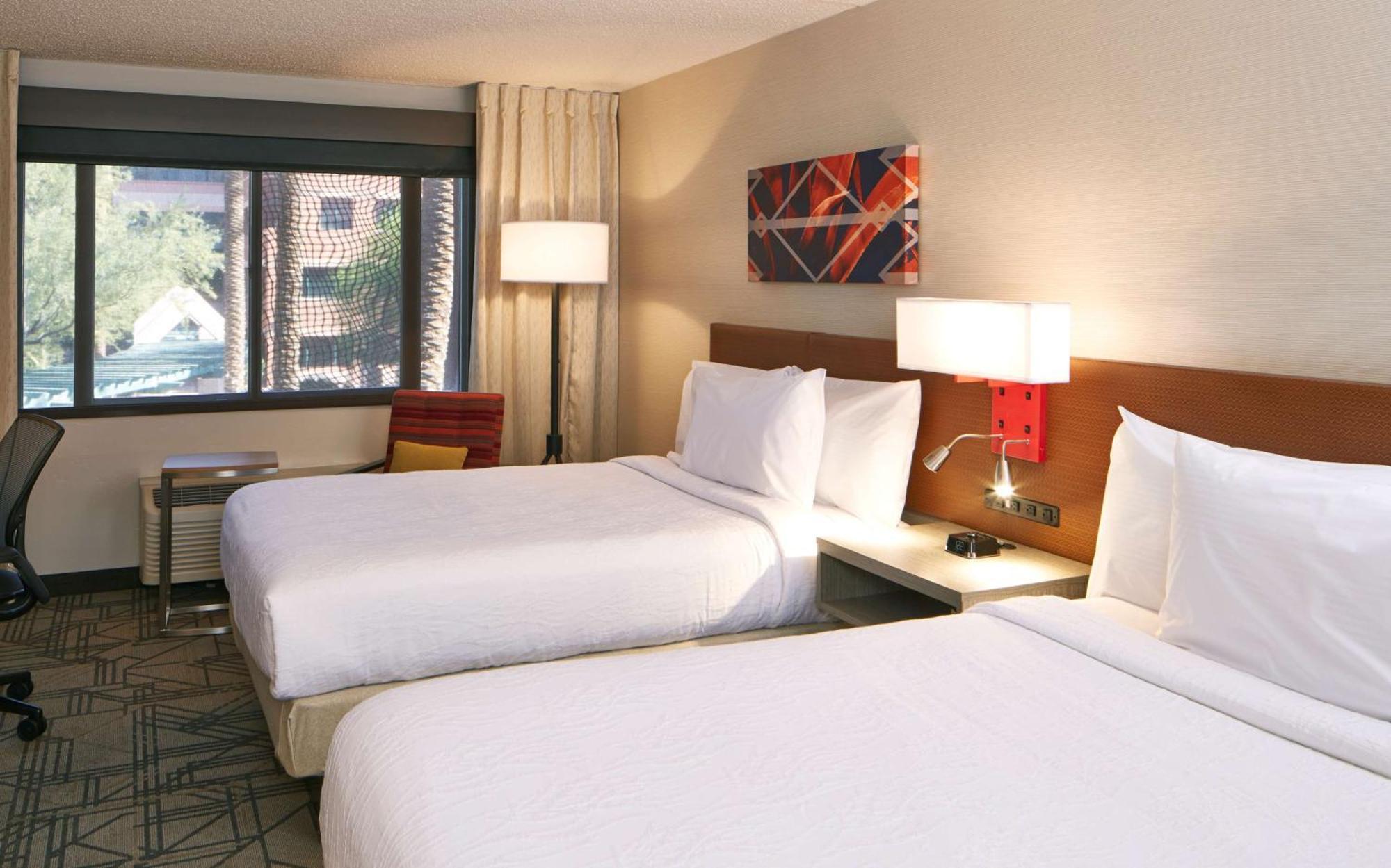 Hilton Garden Inn Scottsdale Old Town Exterior photo