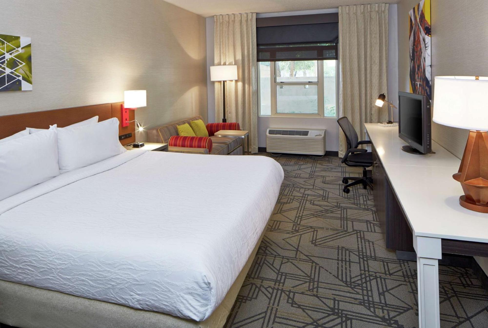 Hilton Garden Inn Scottsdale Old Town Exterior photo