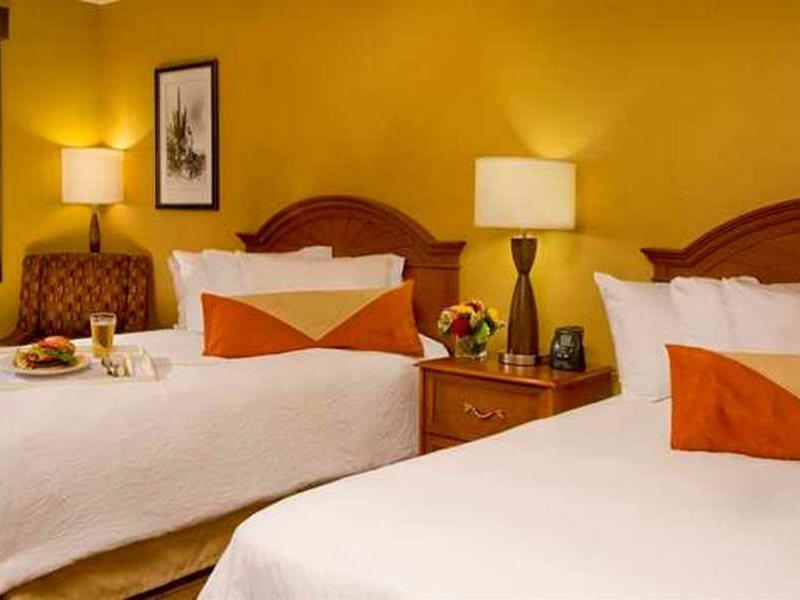Hilton Garden Inn Scottsdale Old Town Exterior photo